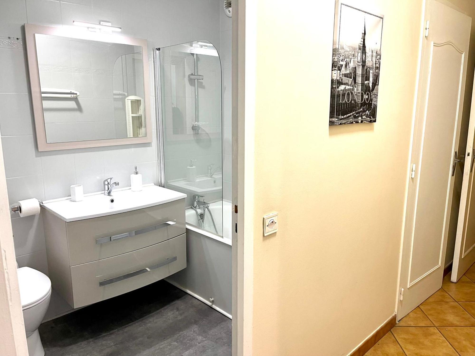 Location Chambre privée en colocation dans un appartement vaulx en velin centre Exterior foto